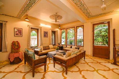 Om Niwas Suite Hotel